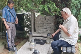 Przy grobie Stanisława Czyżyka 110B Rząd 5 MiejscE12